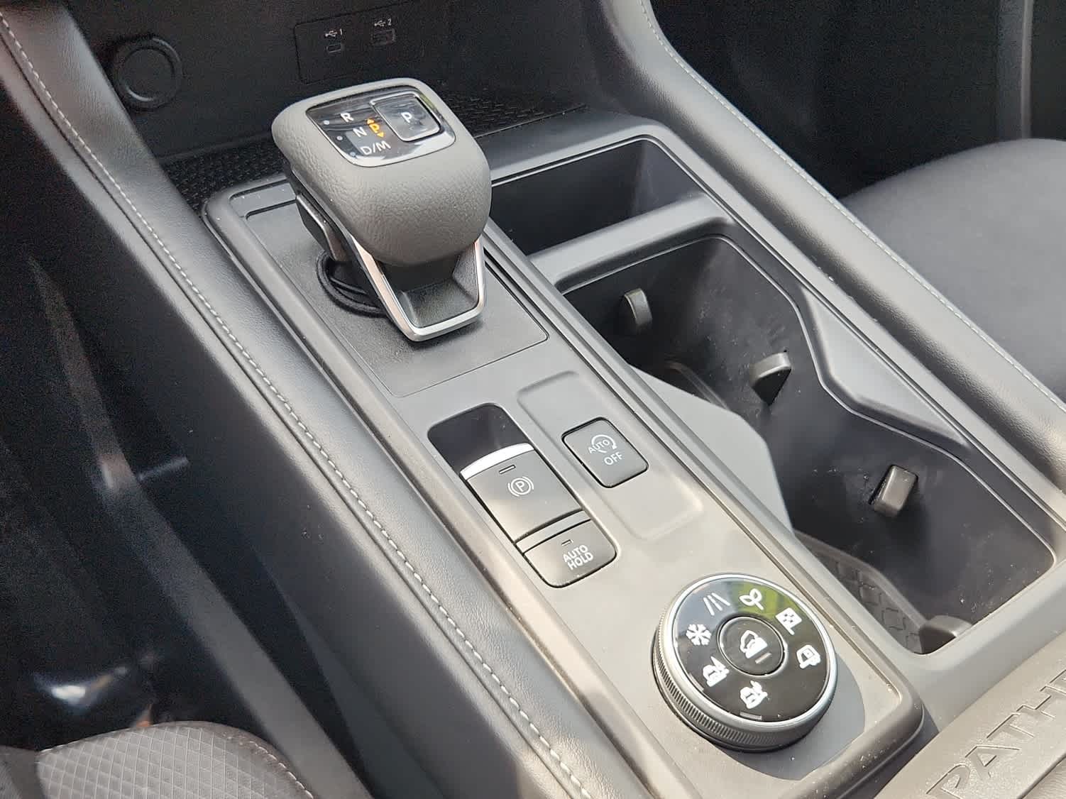 2024 Nissan Pathfinder S photo 13