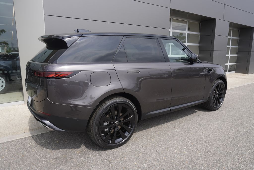 2025 Land Rover Range Rover Sport SE photo 4