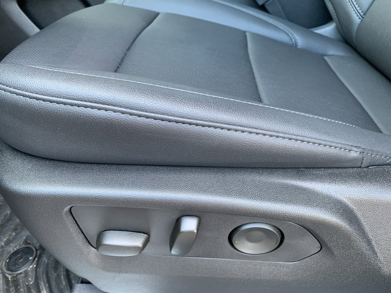 2025 Chevrolet Silverado 1500 LTZ photo 18