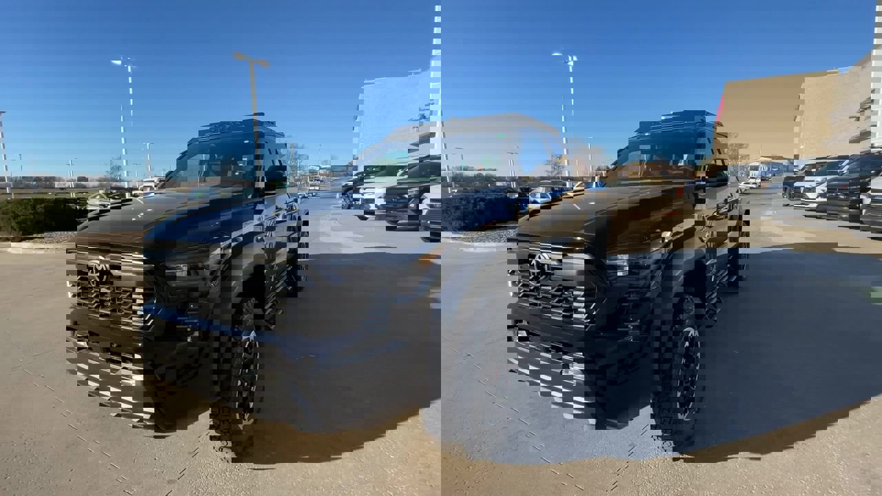 2024 Toyota Tacoma TRD Off-Road photo 4