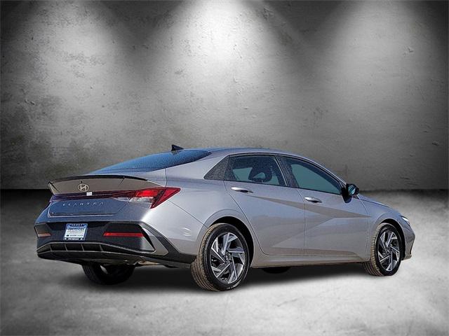 2025 Hyundai Elantra SEL Sport photo 4