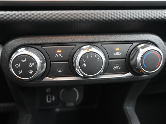 2025 Nissan Kicks Play S photo 4