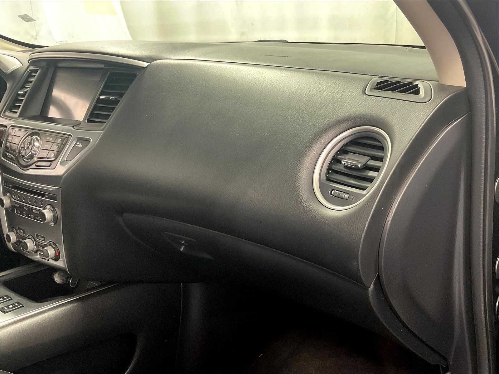 2019 Nissan Pathfinder SL photo 13