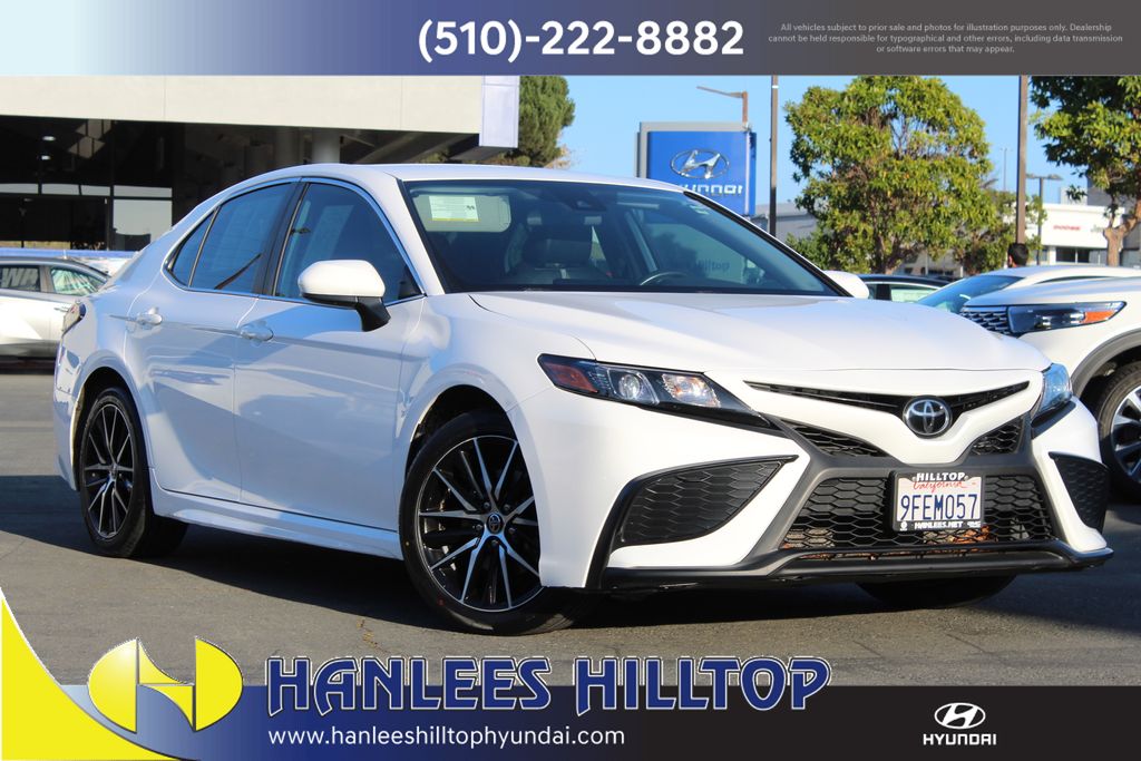 2021 Toyota Camry SE's photo