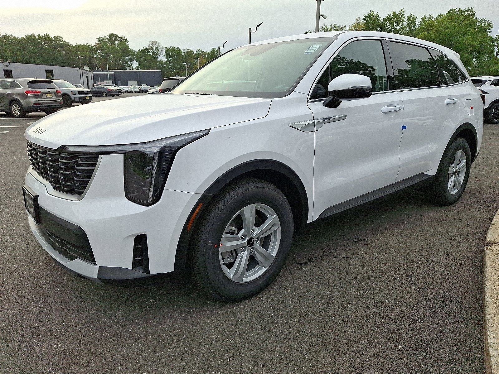 2026 Kia Sorento LX photo 3