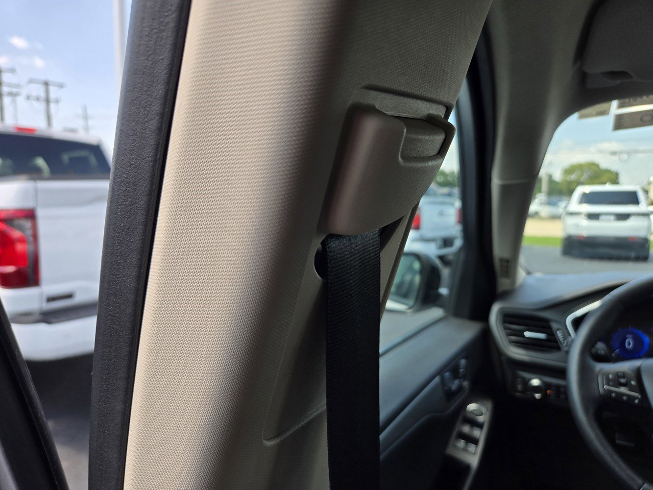 2020 Ford Escape SE Sport Hybrid photo 31