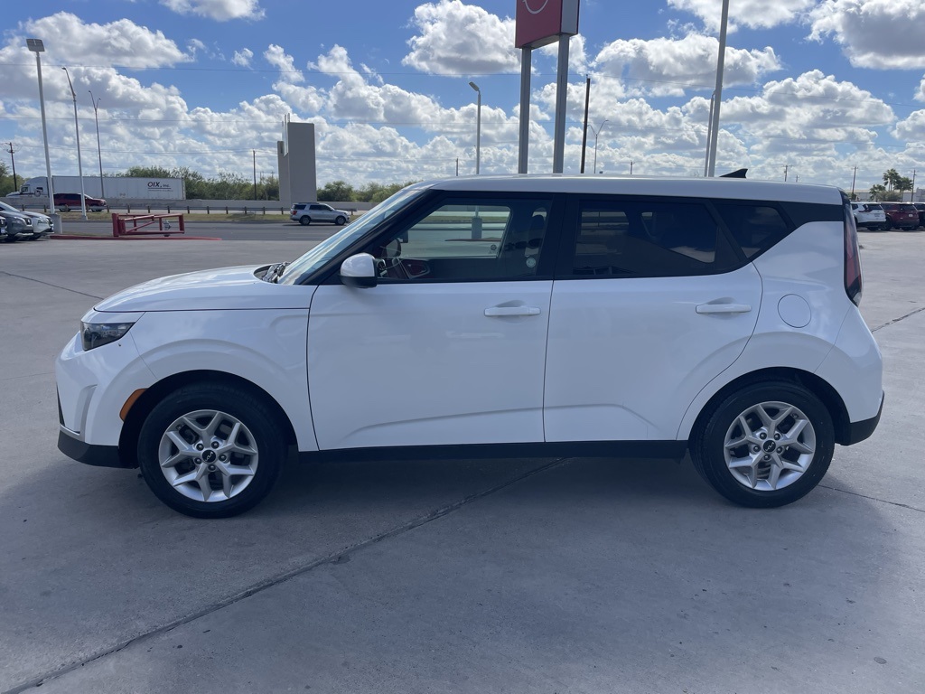 2024 Kia Soul LX photo 3