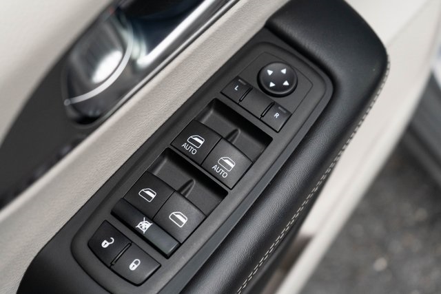 2023 Chrysler Pacifica Hybrid Touring L photo 15