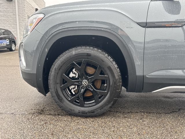 2025 Volkswagen Atlas Peak Edition SE photo 8