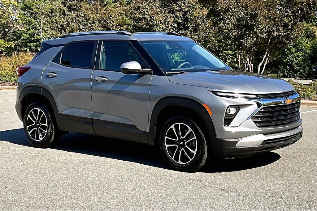 2024 Chevrolet Trailblazer LT photo 2