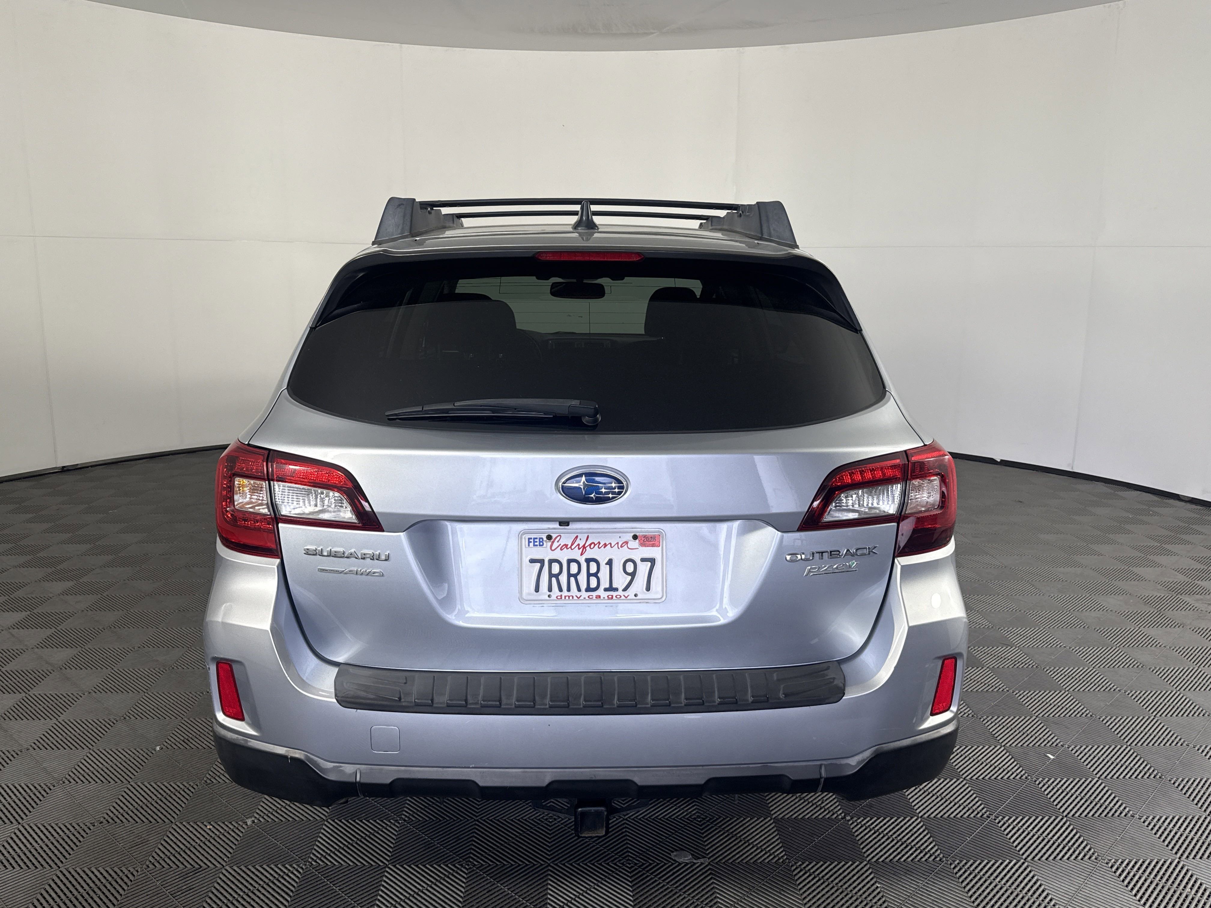 2016 Subaru Outback 2.5i Premium photo 2