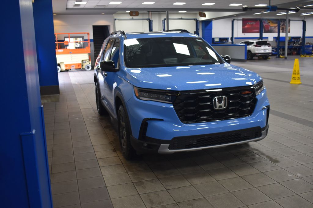 2025 Honda Pilot TrailSport photo 3