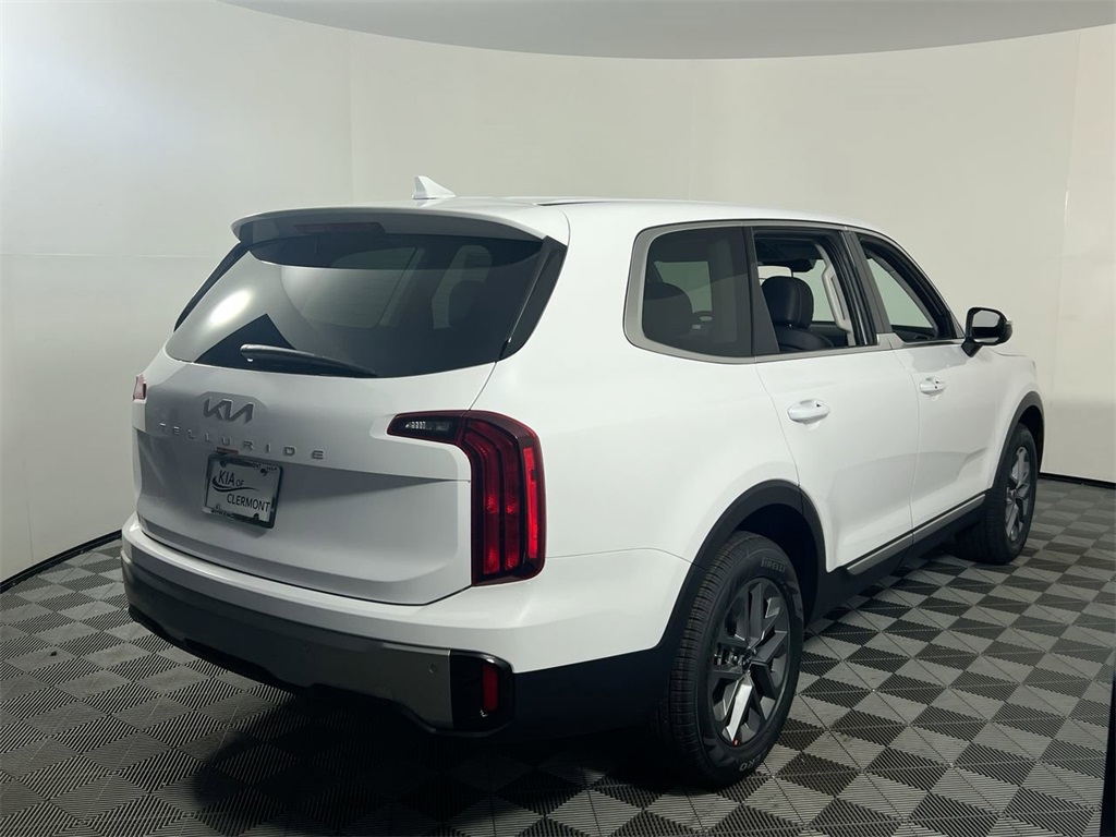 2025 Kia Telluride LX photo 2