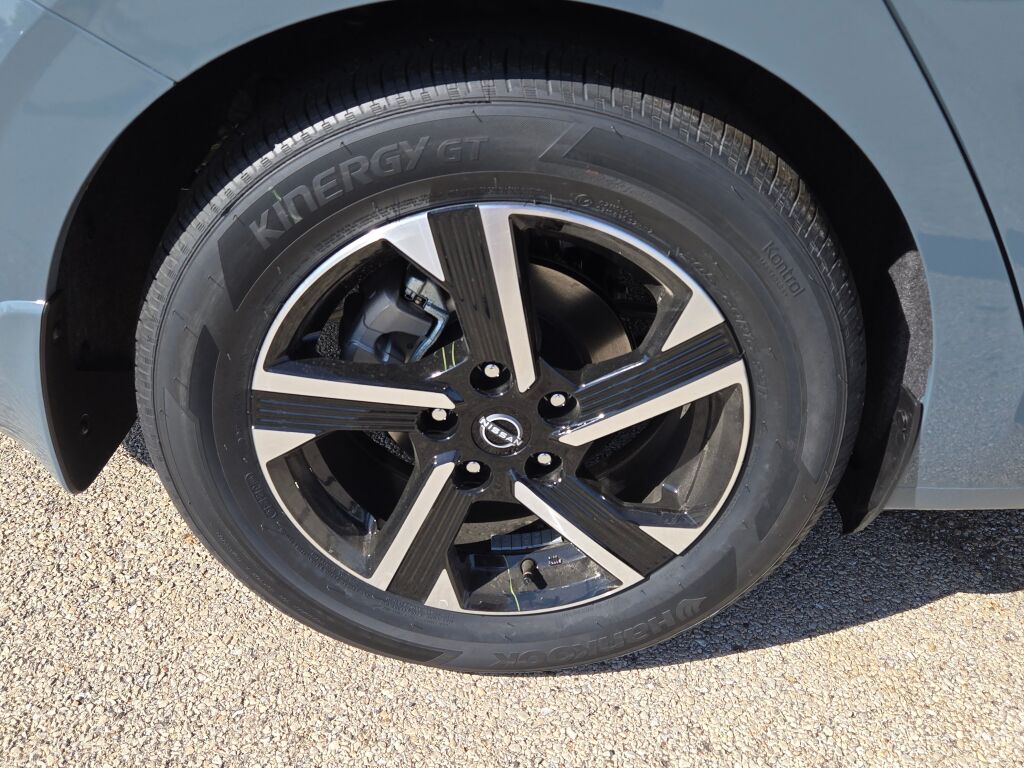 2025 Nissan Sentra SV photo 7