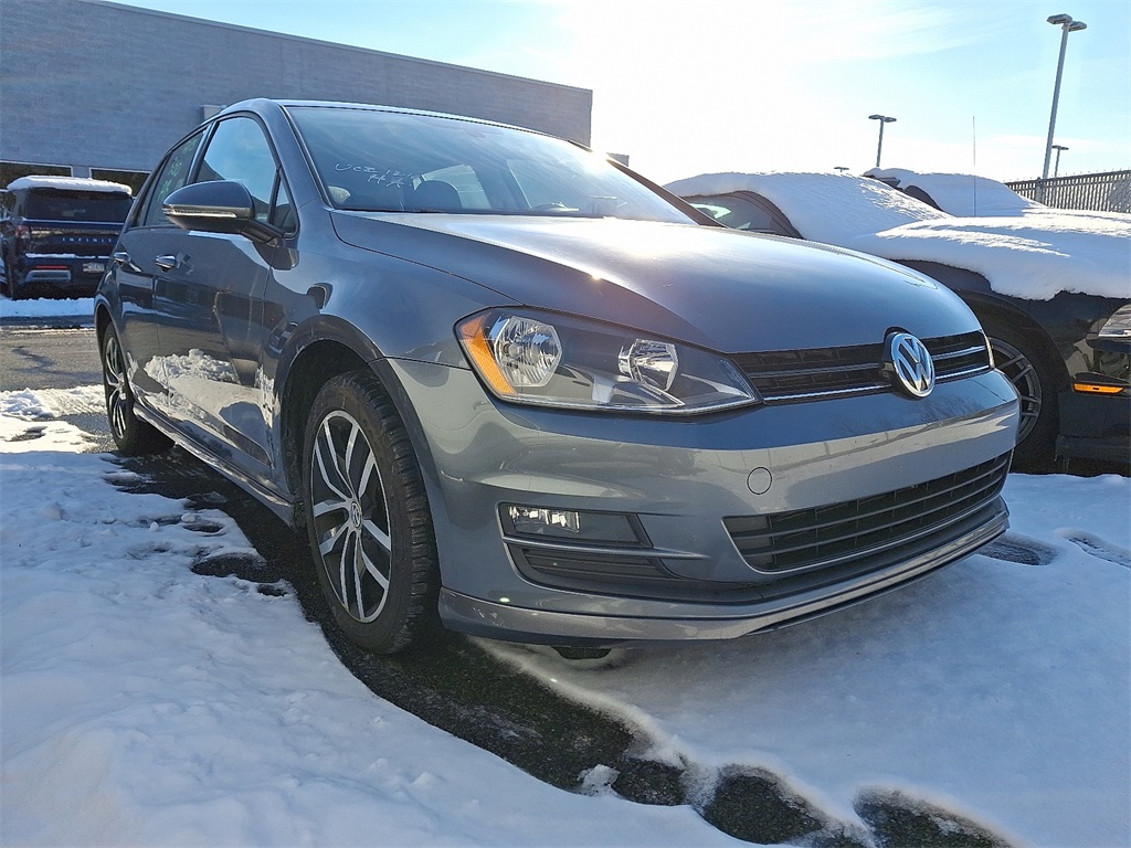2015 Volkswagen Golf TSI SE's photo
