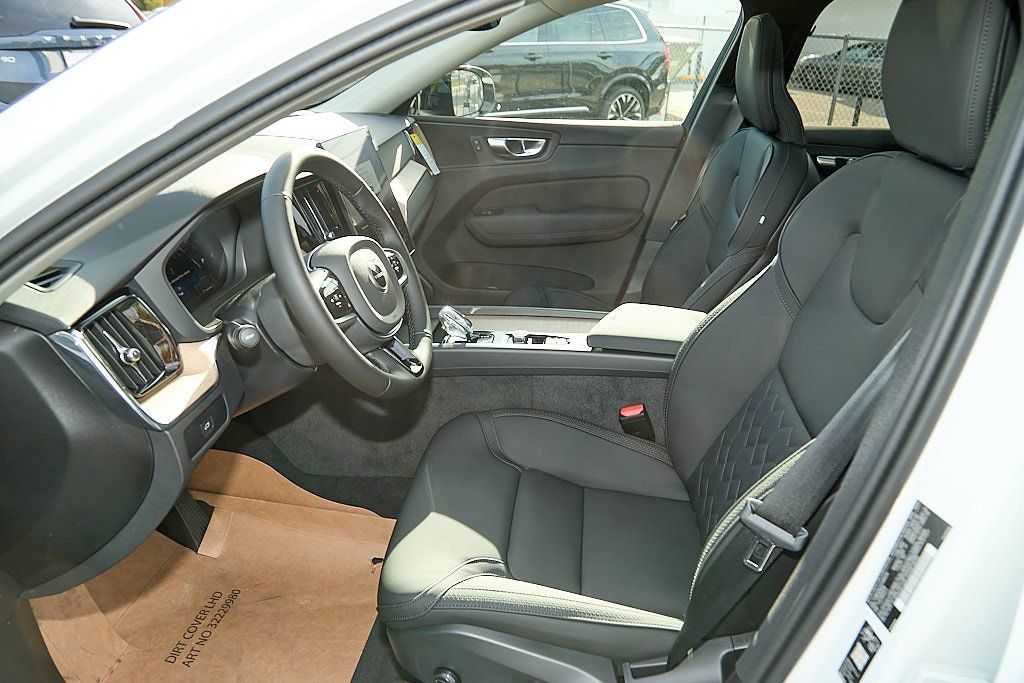 2026 VOLVO XC60 - Image 16