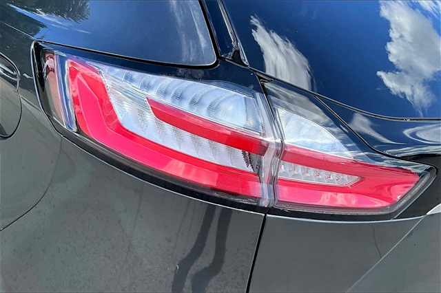 2020 Ford Edge SEL photo 28