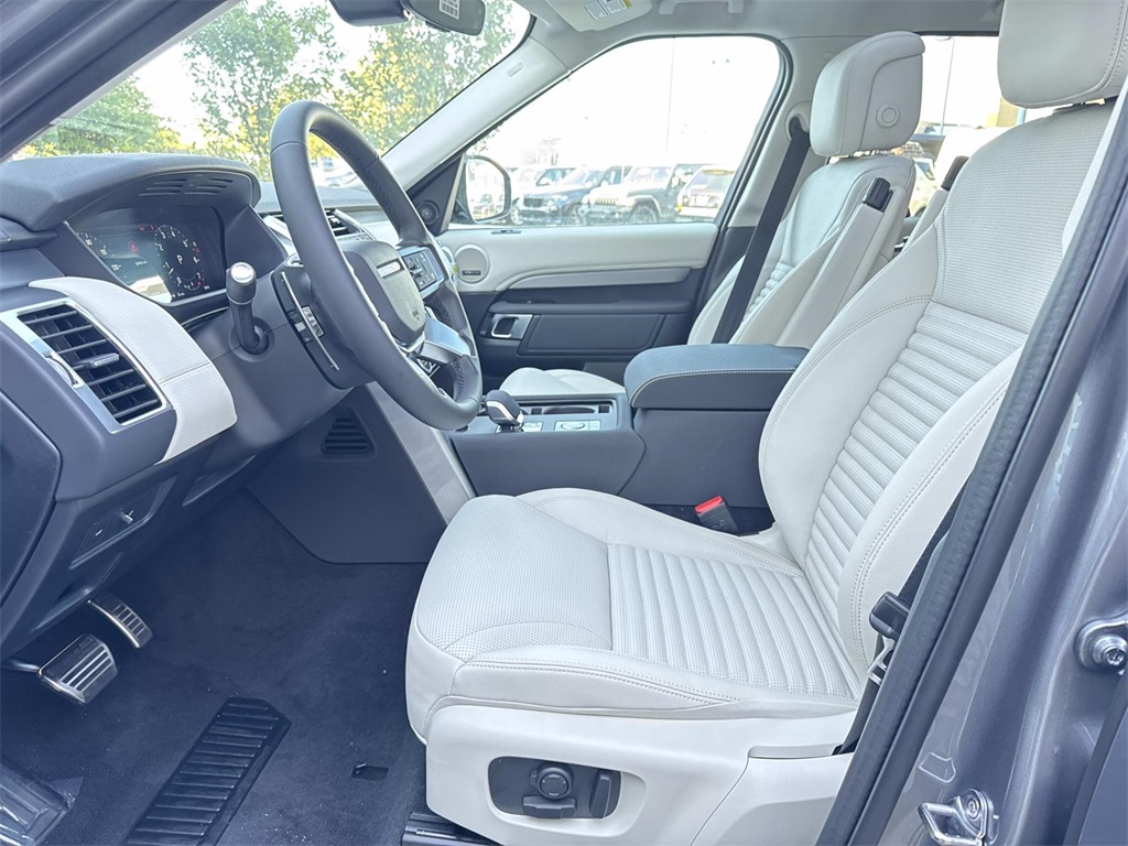 2026 Land Rover Discovery photo 20