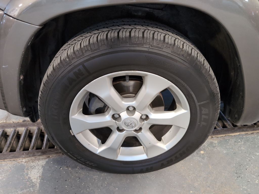 2010 Toyota RAV4 Limited photo 29