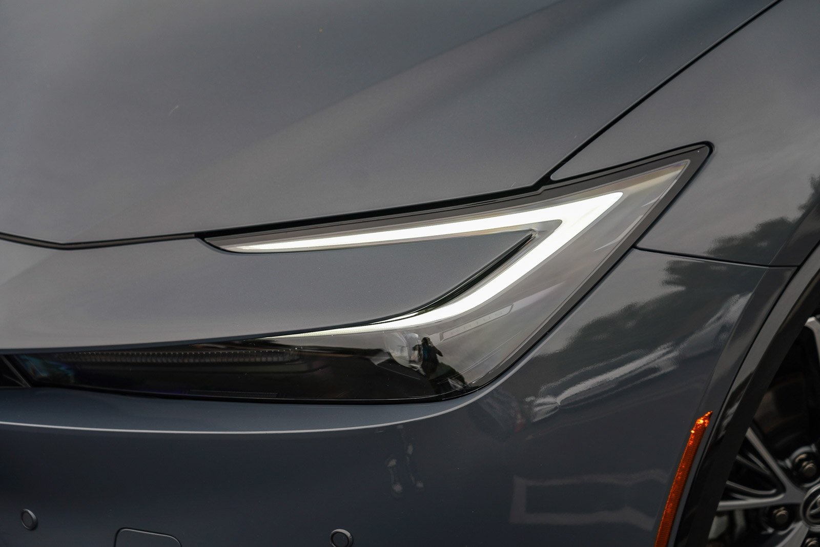 2024 Toyota Prius XLE photo 2