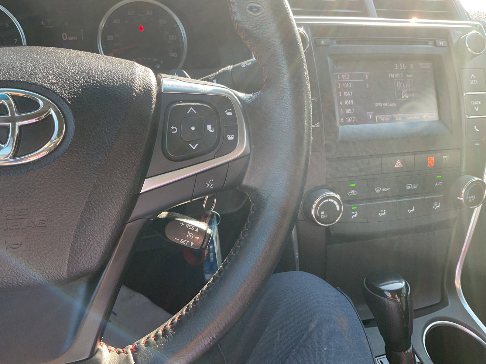 2016 Toyota Camry SE photo 23