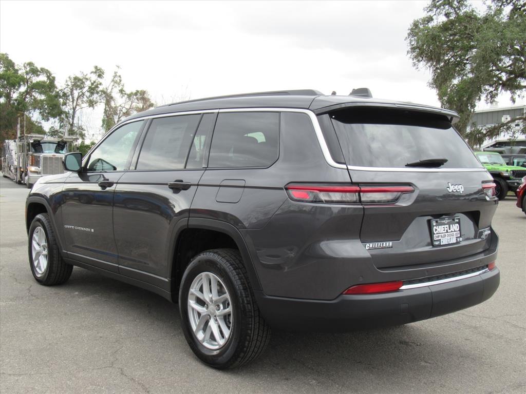 2025 Jeep Grand Cherokee Laredo photo 4