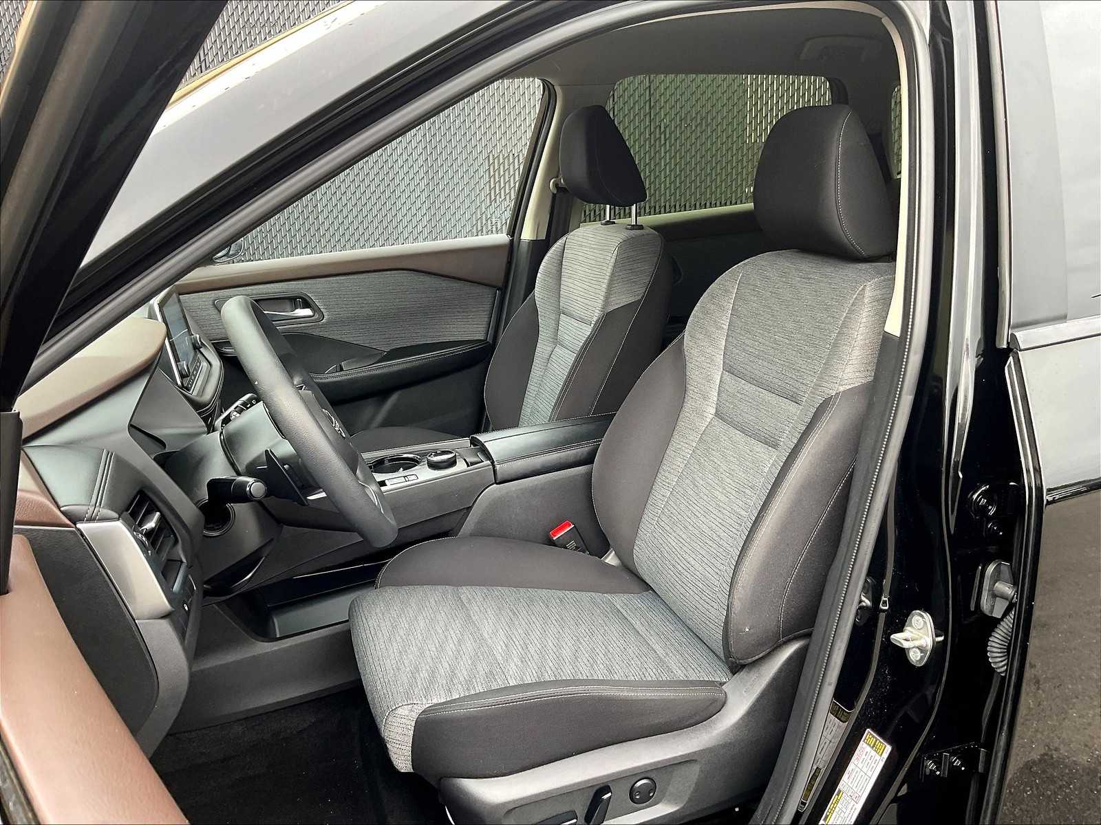 2023 Nissan Rogue SV photo 9