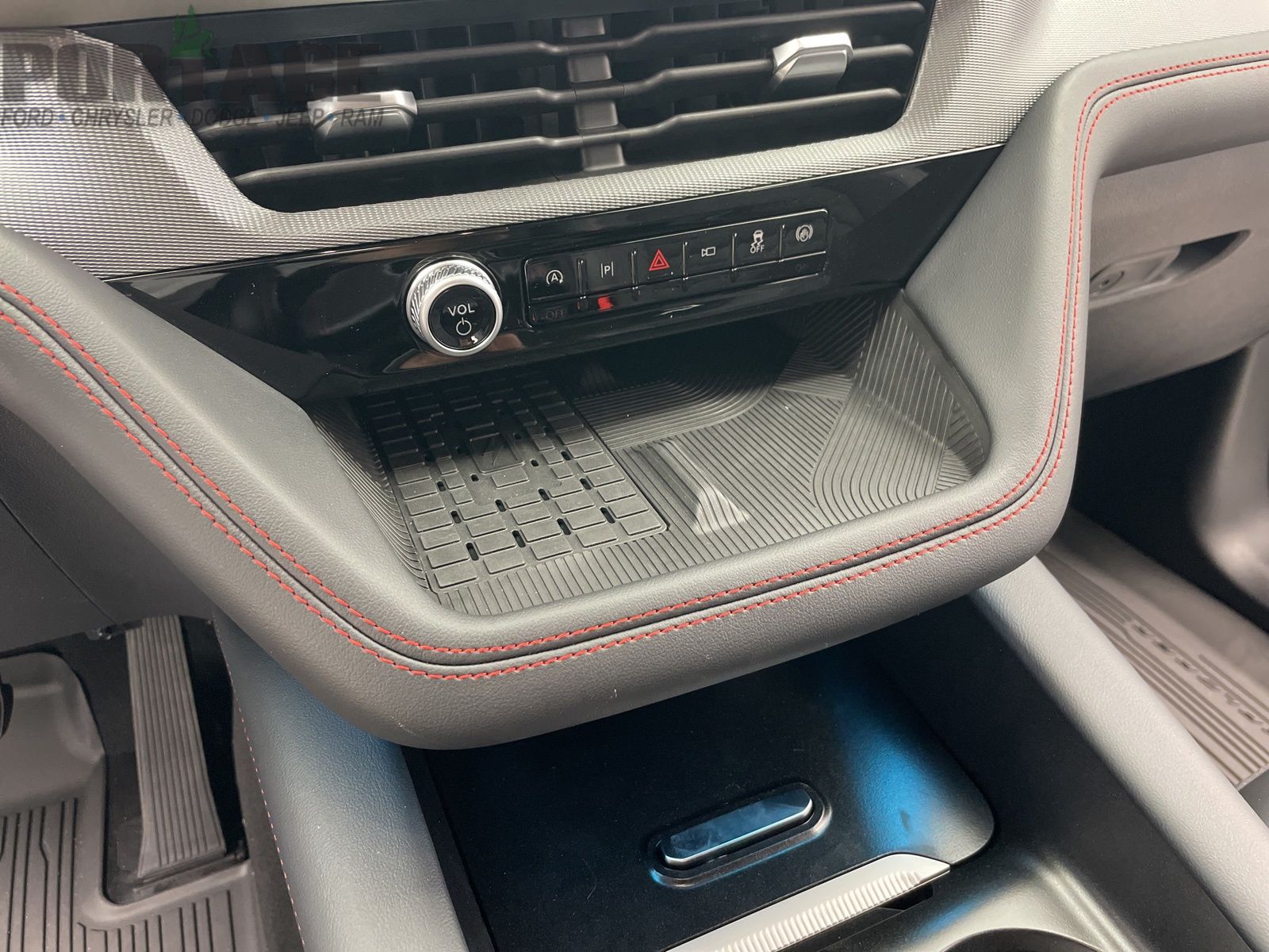 2025 Ford Explorer ST-Line photo 17