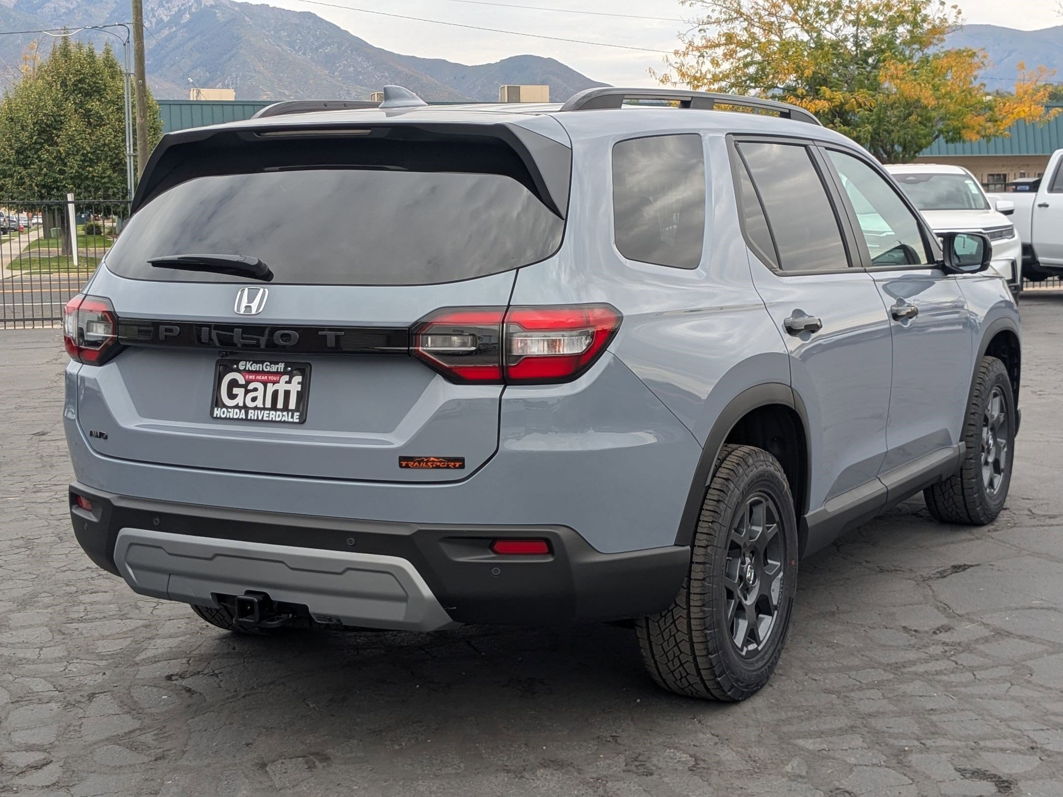 2025 Honda Pilot TrailSport photo 3