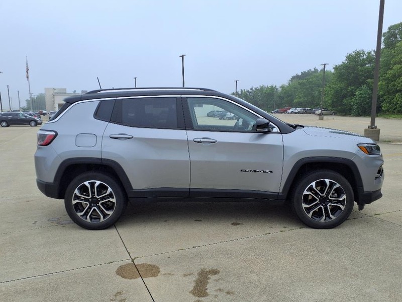 2022 Jeep Compass Limited photo 5