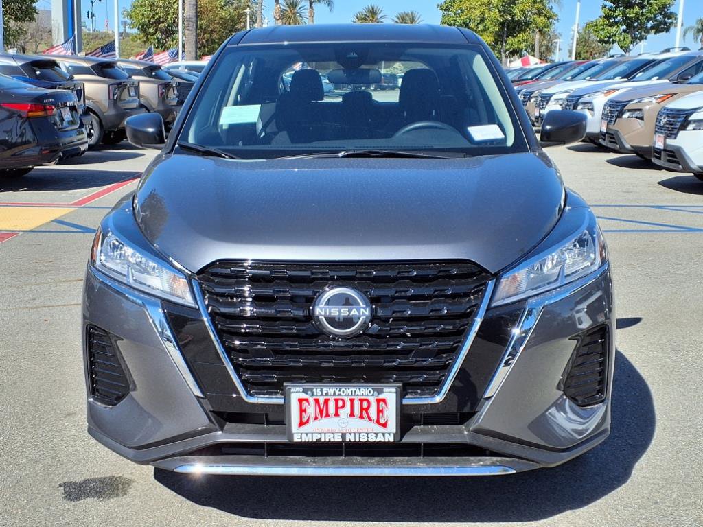 2025 Nissan Kicks Play S photo 2