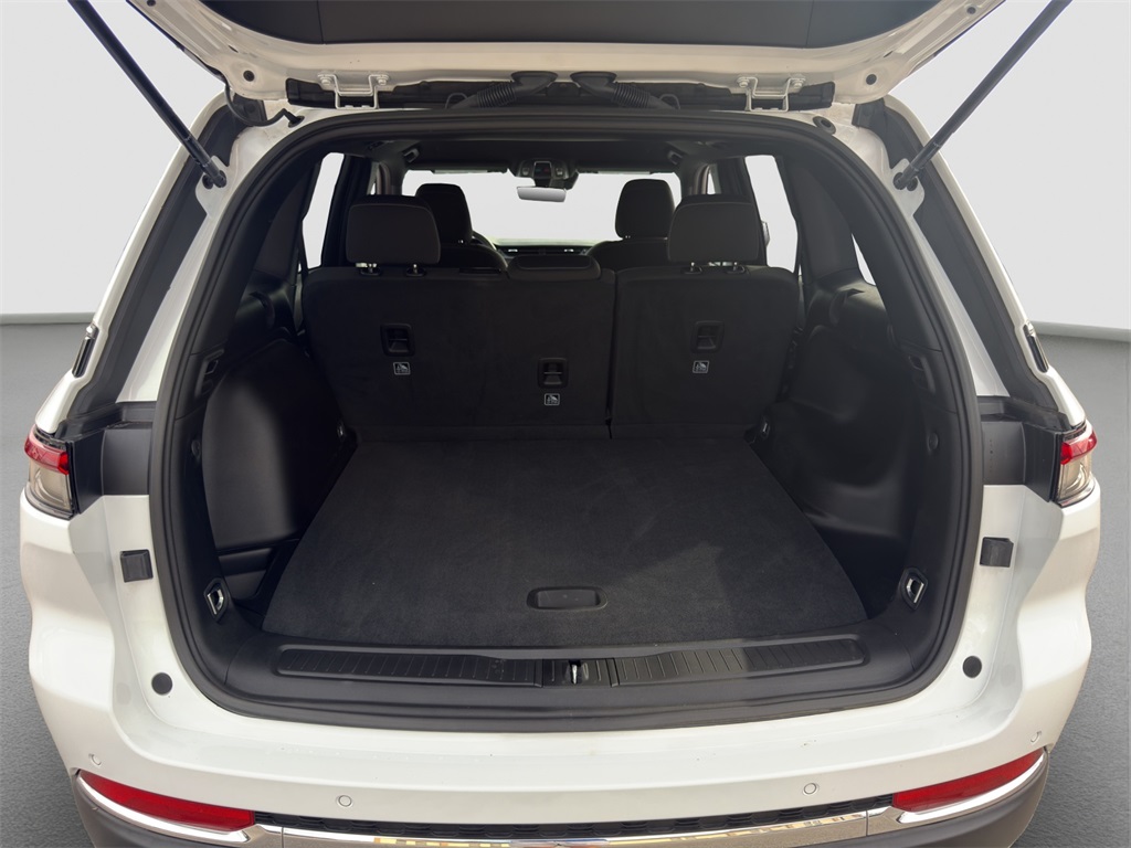 2025 Jeep Grand Cherokee Laredo photo 18