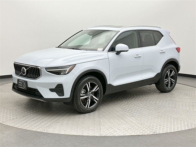 2025 Volvo XC40 Core's photo