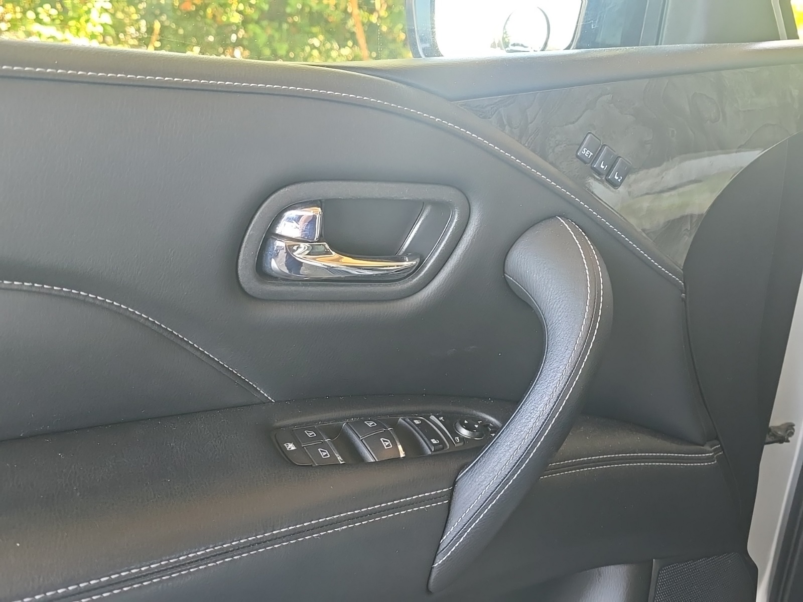 2020 Infiniti QX80 Luxe photo 17