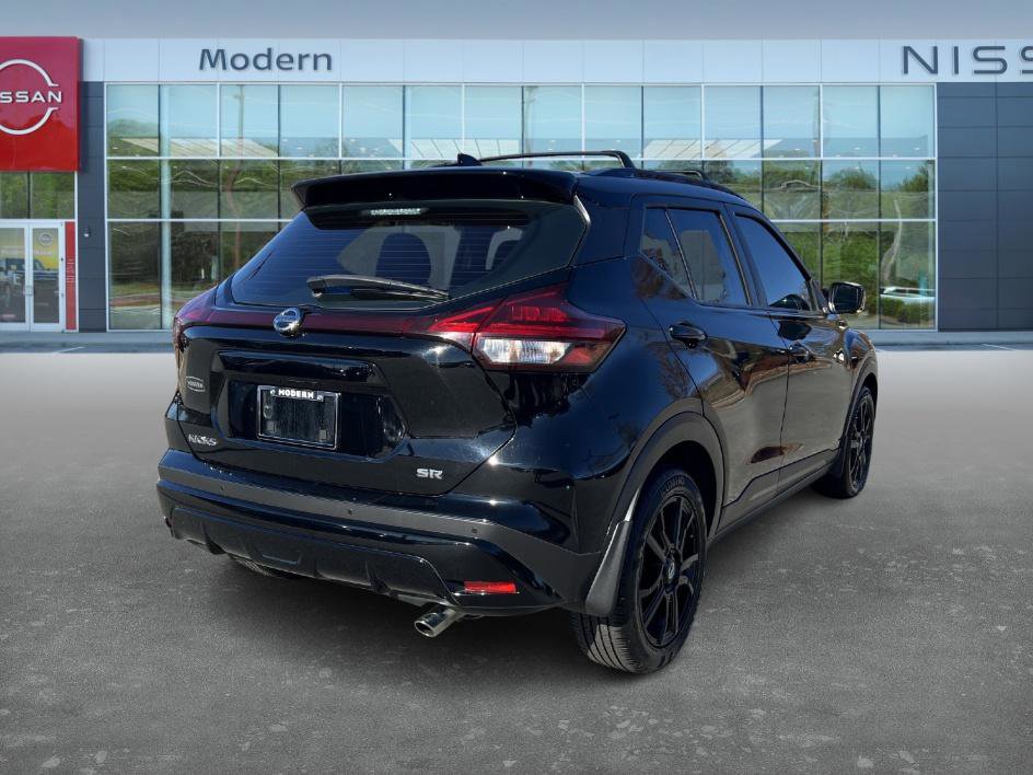 2021 Nissan Kicks SR photo 3