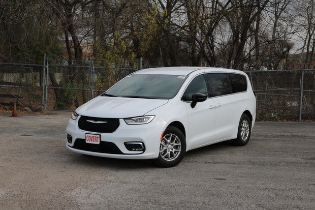 2026 Chrysler Pacifica Select's photo