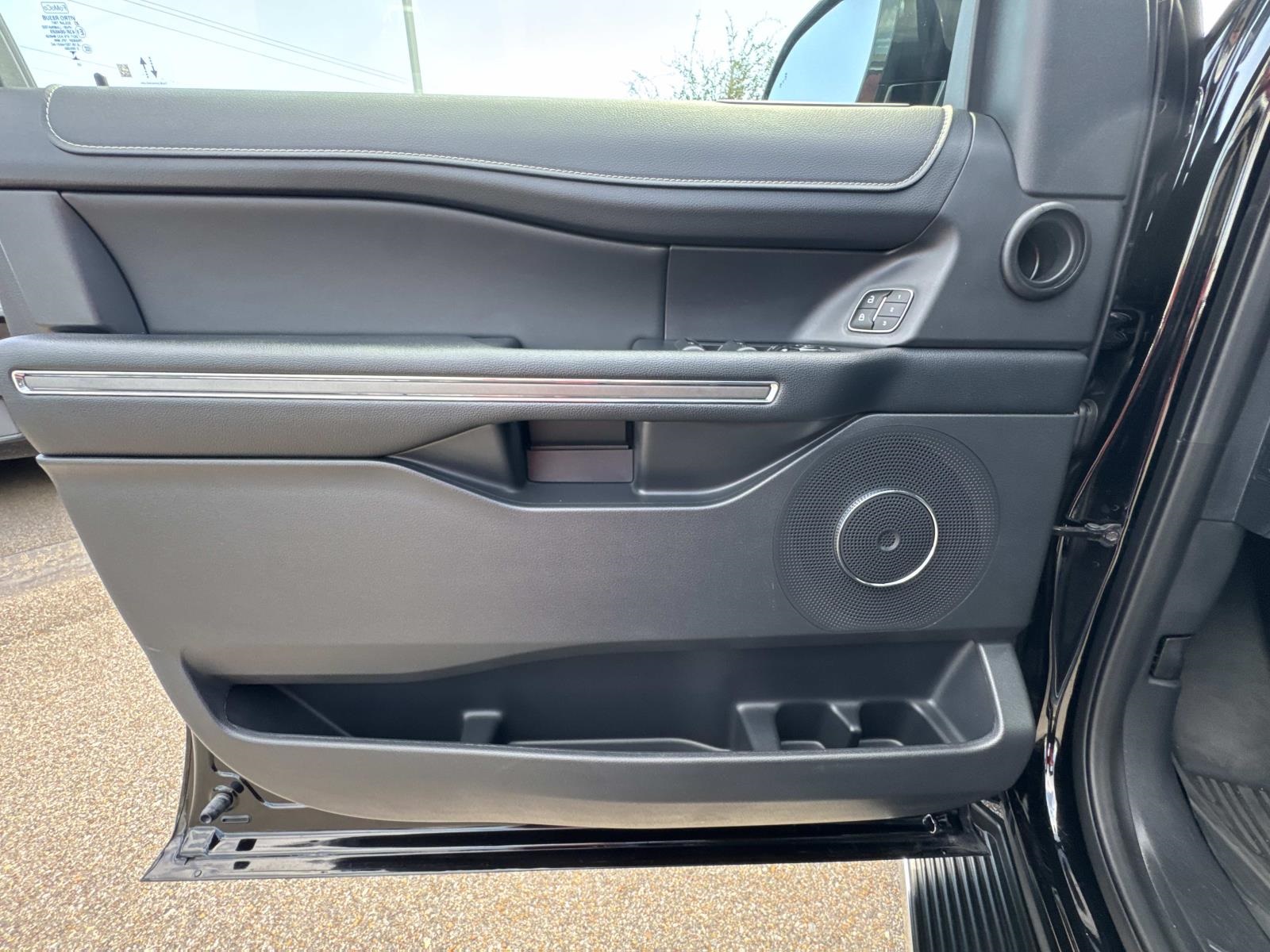 2023 Ford Expedition XLT photo 19