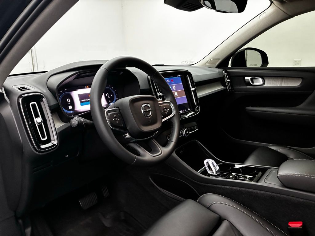 2023 Volvo XC40 Plus photo 10