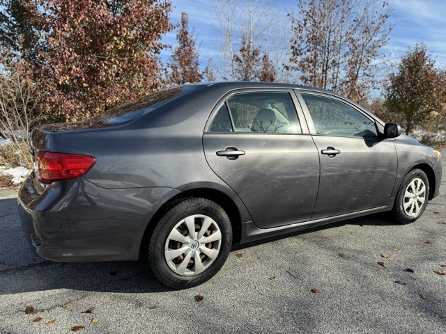 2009 Toyota Corolla LE photo 4