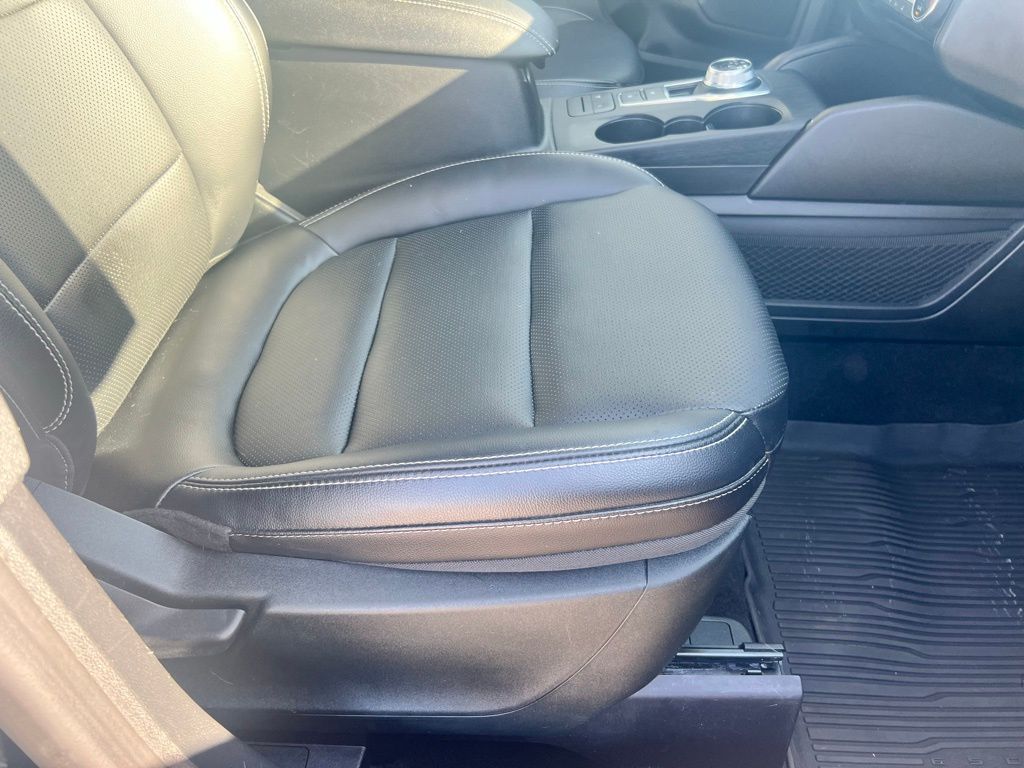 2022 Ford Escape SEL photo 32