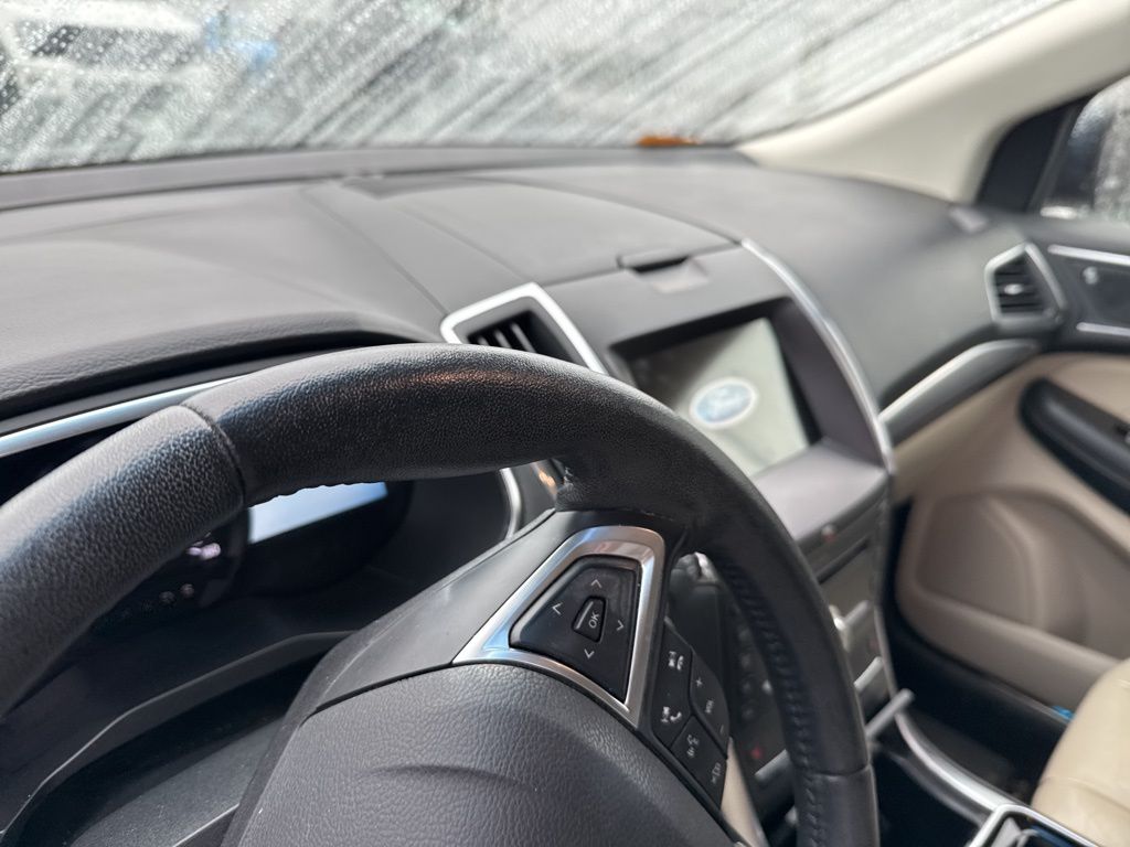 2019 Ford Edge Titanium photo 3