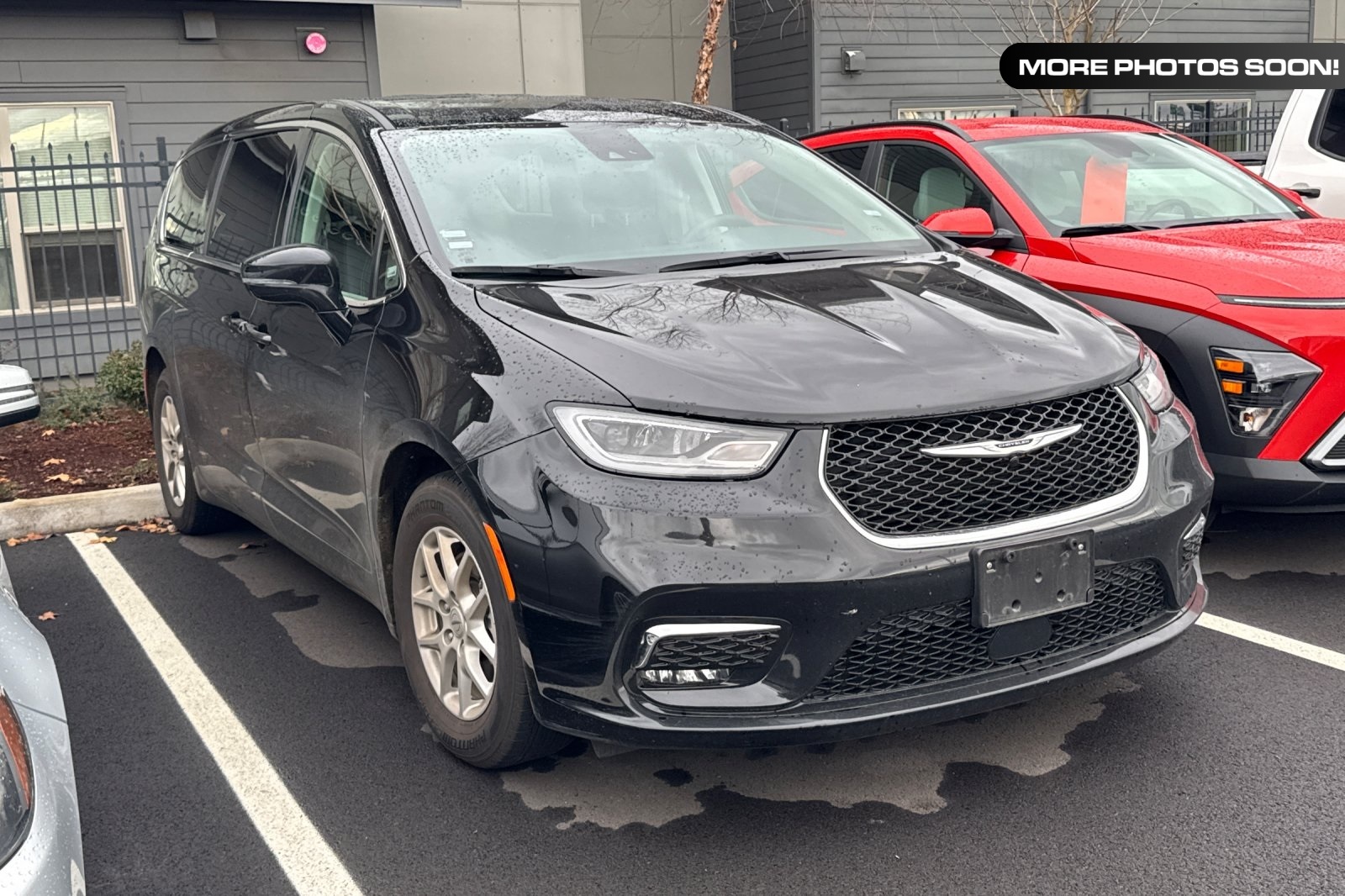 2024 Chrysler Pacifica Touring L's photo