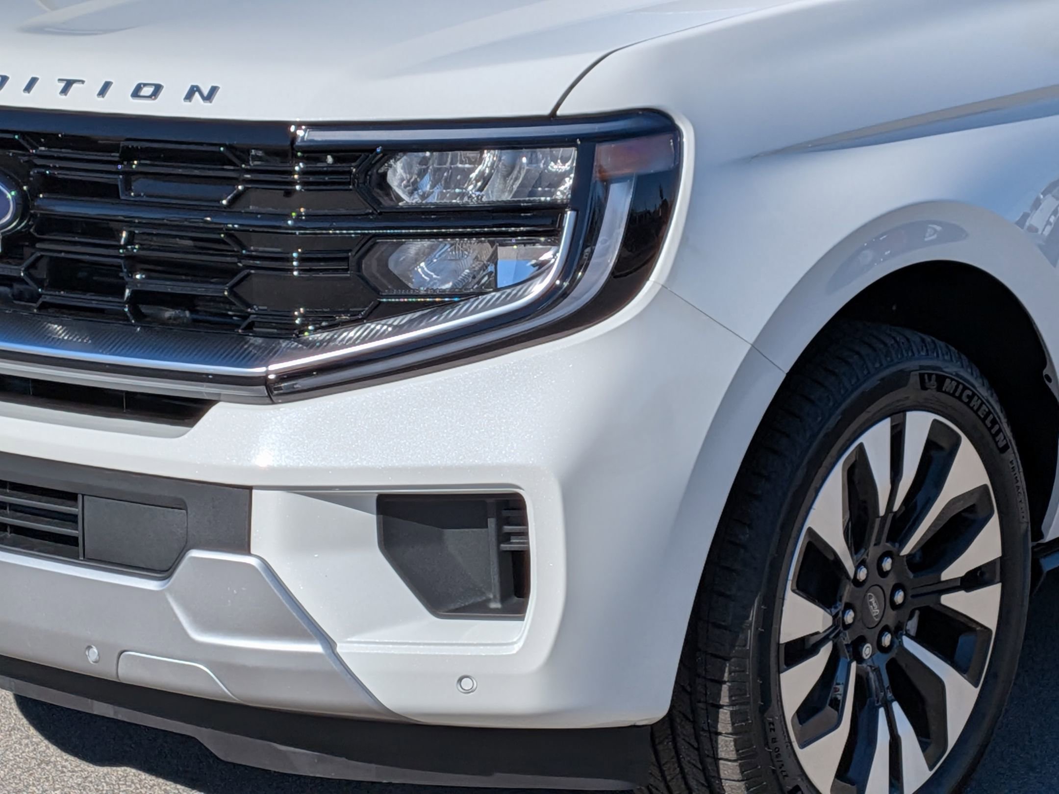 2025 Ford Expedition Platinum MAX photo 2