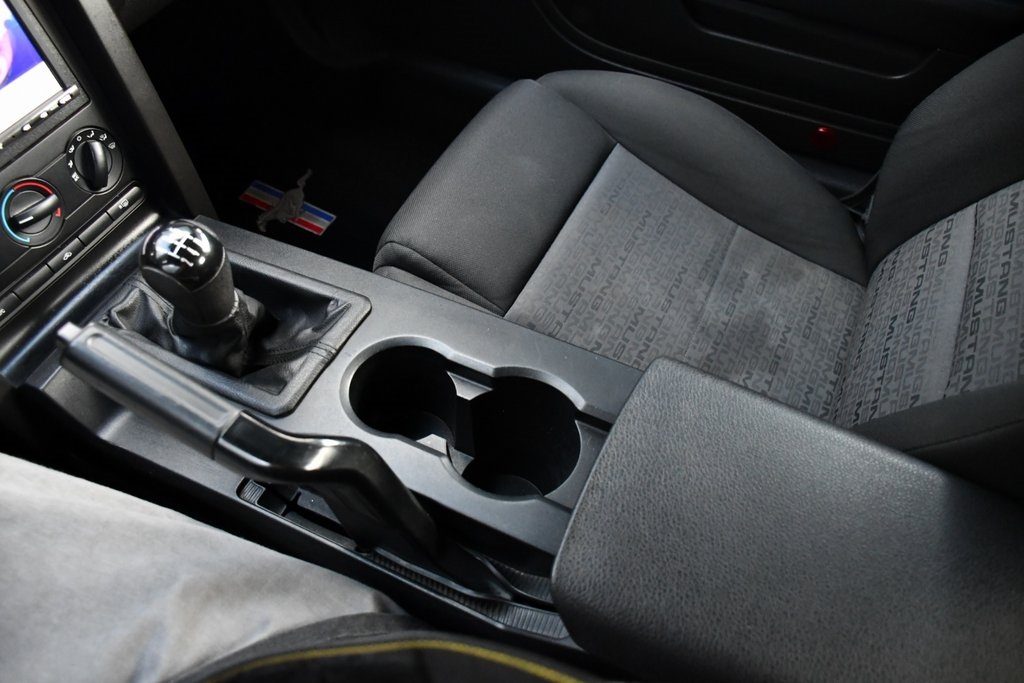 2005 Ford Mustang photo 22