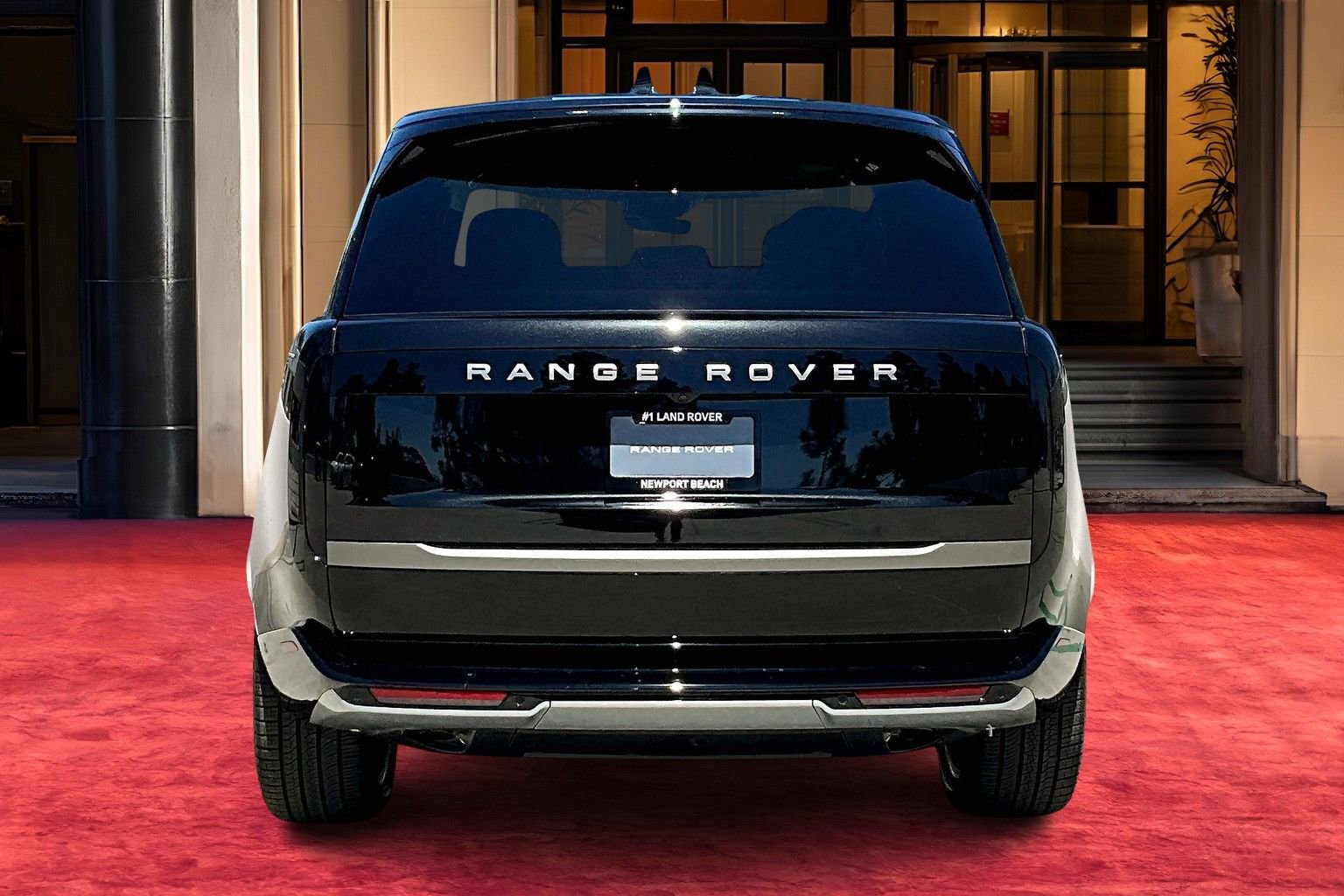 2025 Land Rover Range Rover SE photo 4
