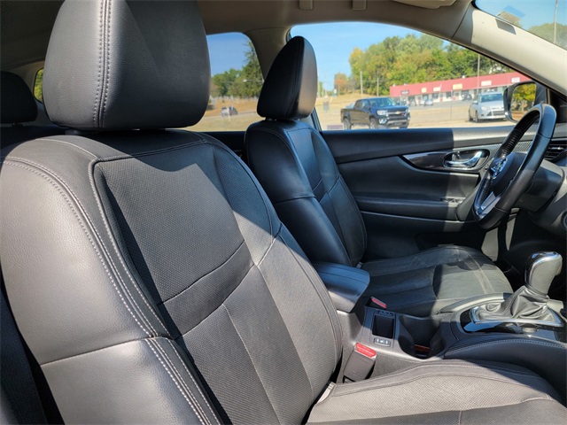 2017 Nissan Rogue SL photo 14