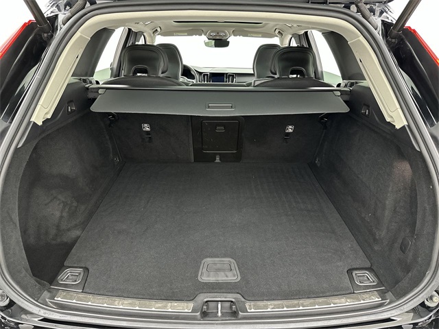 2023 Volvo XC60 B5 Core photo 16