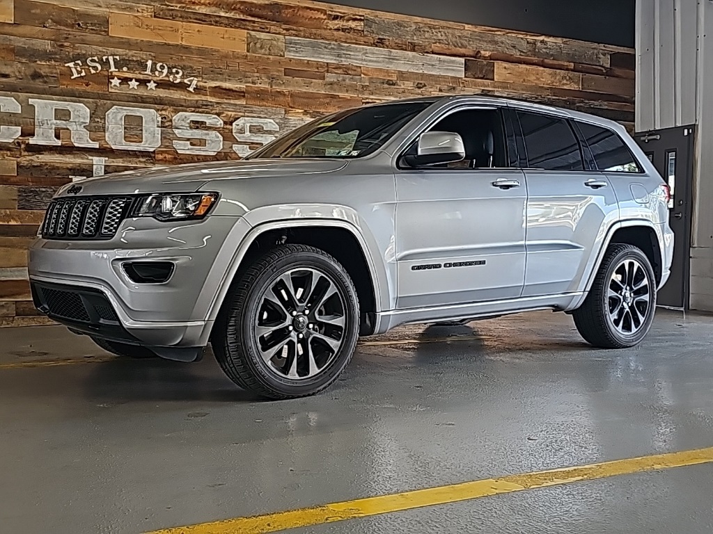 2021 Jeep Grand Cherokee Laredo X photo 3