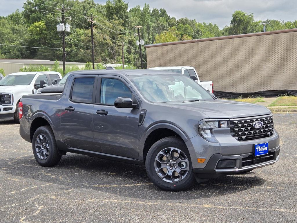 2025 Ford Maverick XLT photo 2