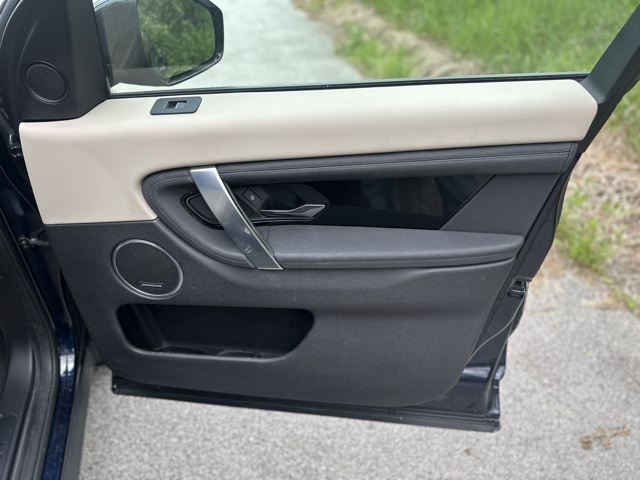 2021 Land Rover Discovery Sport S photo 17